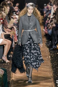 defile-michael-kors-automne-hiver-2019-2020-new-york-look-1.thumb.jpg.ce7c7eab42d6485db9da632b645b6690.jpg