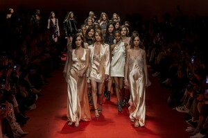 defile-philosophy-di-lorenzo-serafini-automne-hiver-2019-2020-milan-look-57.thumb.jpg.6b76e4d29b2ba700b577f89fafb09e52.jpg