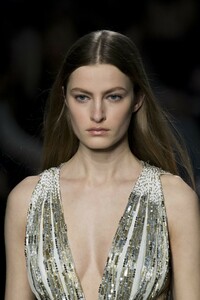detail-defile-alberta-ferretti-automne-hiver-2019-2020-milan-detail-199.thumb.jpg.8a52ae555ca2cbf3ac8f30793d612216.jpg