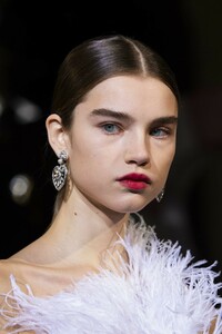 detail-defile-oscar-de-la-renta-automne-hiver-2019-2020-new-york-detail-164.thumb.jpg.03ebaa07402ecea88d67681c44d8691d.jpg