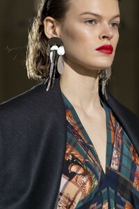 detail-defile-salvatore-ferragamo-automne-hiver-2019-2020-milan-detail-125.thumb.jpg.fb7532541859556a35cb57f2d9e0f62e.jpg
