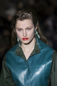 detail-defile-salvatore-ferragamo-automne-hiver-2019-2020-milan-detail-199.thumb.jpg.0e61fd53a31145d6a0eca9346eb91736.jpg