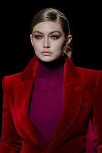 detail-defile-tom-ford-automne-hiver-2019-2020-new-york-detail-16.thumb.jpg.864fb164d103e257f0633c813b07813a.jpg