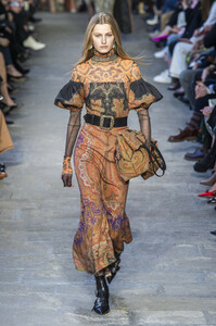 etro-rf19-0159.thumb.jpg.b638014df595e5e4bbb7f2963c2d4729.jpg