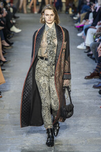 etro-rf19-0174.thumb.jpg.4f4ca7f87f97e563bc5e5a6296cc2f5a.jpg
