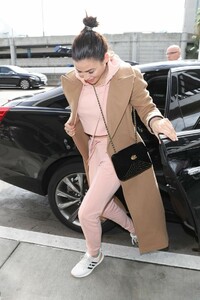 jenna-dewan-in-travel-outfit-airport-in-la-02-05-2019-2.jpg
