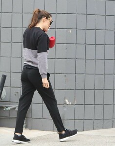 jennifer-garner-arrives-at-a-boxing-class-in-santa-monica-01-31-2019-4.jpg