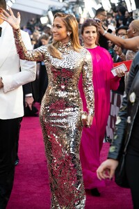 jennifer-lopez-oscars-2019-red-carpet-5.jpg