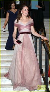 kate-middleton-gala-dinner-london-19.jpg