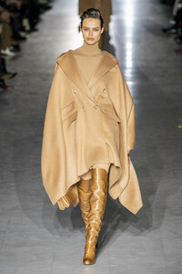 max-mara-rf19-0091.thumb.jpg.aceb7231335b9fdfd3d0c96b8006aacd.jpg