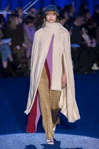 missoni-rf19-0456.thumb.jpg.77911037ef02bdf06a84289e5312bc2f.jpg