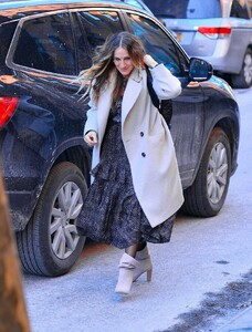 sarah-jessica-parker-street-fashion-01-31-2019-8.jpg