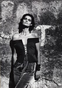 vogue_paris_feb_1989_20.thumb.jpg.8ba64ff8d8121cb688e5c9948481c060.jpg