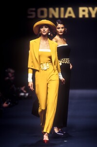 131677874_SoniaRykiel1993WomenRTW75.thumb.jpg.77a358bbfdfdf82086dee8d32e12e388.jpg