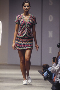 951746779_Missoni1995WomenRTW3.thumb.jpg.fb87dce01b64c246c220b5169e7b0b57.jpg