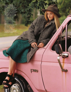 Weber_Vogue_UK_October_2013_01.thumb.png.50de9f07cc76429a363d2fd6b5a52b72.png