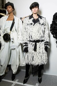 backstage-defile-balmain-automne-hiver-2019-2020-paris-coulisses-109.thumb.jpg.6e41d8bb5e856771829c89c974ae9d9f.jpg