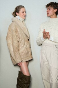 backstage-defile-isabel-marant-automne-hiver-2019-2020-paris-coulisses-73.thumb.jpg.4103a7db256f70f90171032f5d21dea3.jpg