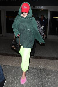 dua-lipa-at-lax-airport-in-la-03-13-2019-1.thumb.jpg.d0e8ceb9367c31203a0b88a18d694d95.jpg