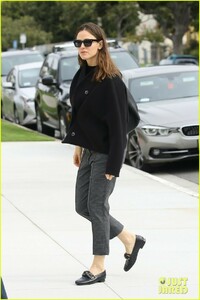 jennifer-garner-church-pacific-palisades-march-2019-02.jpg