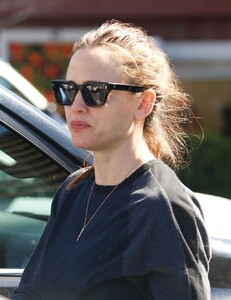 jennifer-garner-out-for-lunch-in-brentwood-03-14-2019-8.jpg