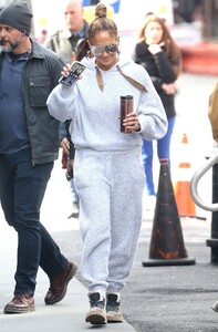 jennifer-lopez-on-the-set-of-hustlers-03-28-2019-5.jpg