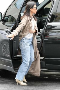 kourtney-kardashian-out-in-calabasas-03-03-2019-1.jpg