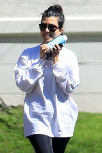 kourtney-kardashian-out-in-west-hollywood-03-14-2019-1.jpg