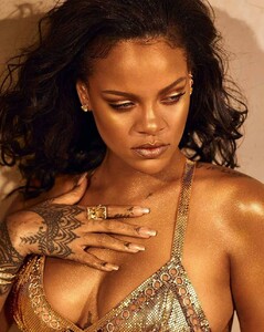 rihanna-fenty-beauty-body-lava-2019-3.thumb.jpg.616a92bb1dd2b7480064a667d515d10f.jpg