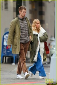sienna-miller-boyfriend-lucas-zwirner-catch-a-sunday-show-01.jpg