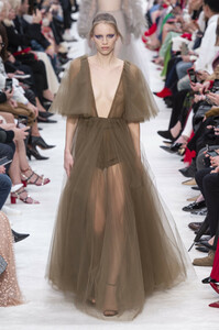 valentino-rf19-0964.thumb.jpg.3e46e87dfb8fde7e2d9c5d61145021a6.jpg