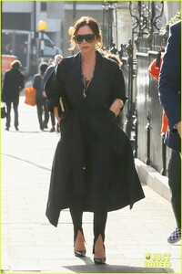 victoria-beckham-celebrates-international-womens-day-with-her-mothers-06.jpg