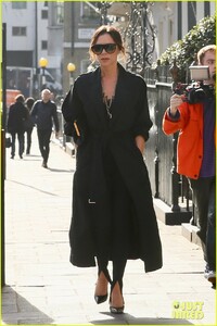 victoria-beckham-celebrates-international-womens-day-with-her-mothers-08.jpg
