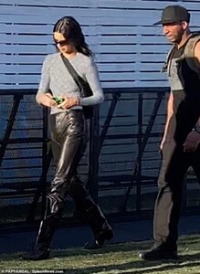 12218054-6918063-Feeling_hot_Kendall_Jenner_braved_the_heat_of_Coachella_in_leath-m-3_1555122279465.jpg