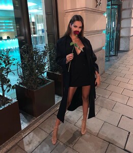 nabilla - Bt4B7mqgjuz.jpg