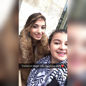 fan_iris_mittenaere - BR01bx8BfQR_BR01TuUB-bv.jpg