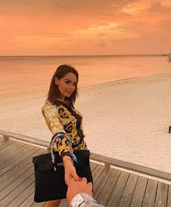 nabilla - BtgadFJA1ox.jpg