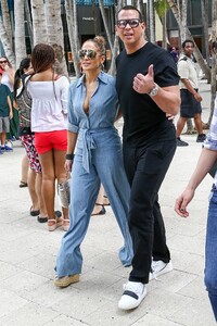         jlo210419BZNimage120.jpg