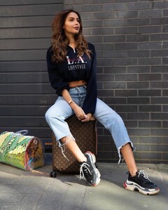 nabilla - Bv8ihAcgsuY.jpg