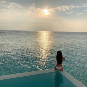 nabilla - Bti5iT-A2si.jpg