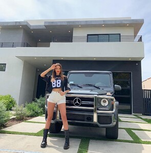 nabilla - BwCdlu7gmEb.jpg