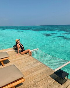 nabilla - BtkoJ8tg2ym.jpg