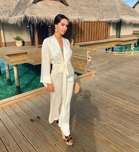 nabilla - BtqQ8AtgliR_BtqQ78eA4k2.jpg