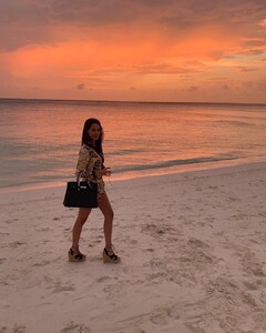 nabilla - Btl1iGzA8Dd_Btl1iDCAp5b.jpg