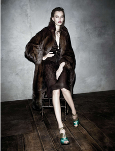 Meisel_Prada_Fall_Winter_13_14_01.thumb.png.c39df5476d0ef80cb3fcf53f00ab3071.png