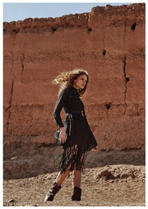 Stradivarius-Spring-Summer-2019-Campaign01.thumb.jpg.01d730822756027b85036997ccc984d3.jpg
