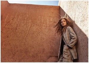 Stradivarius-Spring-Summer-2019-Campaign02.thumb.jpg.443a68eced4b3fdb36a50386db22402f.jpg