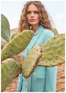 Stradivarius-Spring-Summer-2019-Campaign06.thumb.jpg.3dbc6667f40ddb134ec6a6ea3bcf3195.jpg