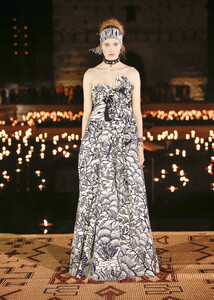 dior-cruise-2020-the-impression-look-081.thumb.jpg.c9d9578a692efcb30448e78ca835546c.jpg