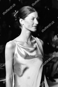 donna-karan-fall-1999-rtw-new-york-shutterstock-editorial-6908494h.jpg